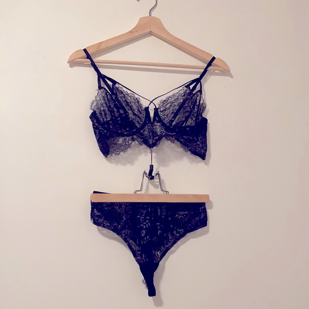 Matching Set. La Senza bralette size M and high waisted thong S. Navy blue.